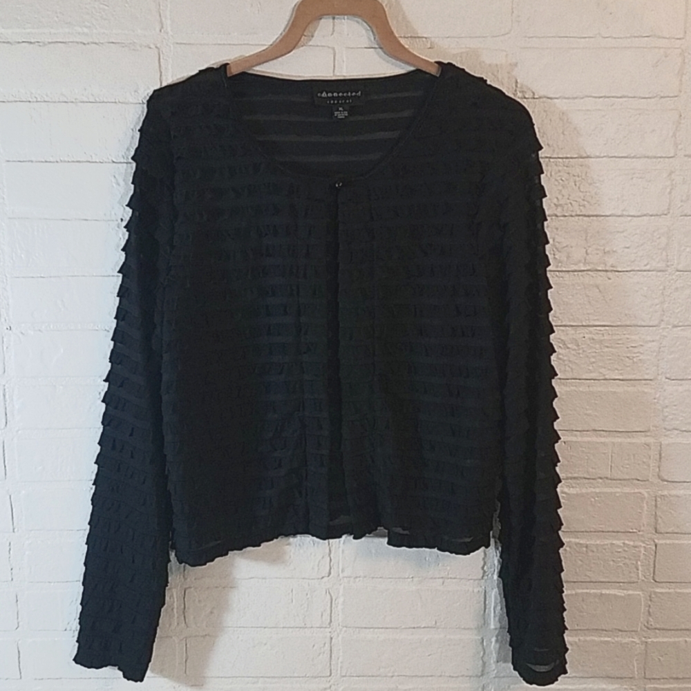 Beautiful black cardigan with ruffles in a single button at the top.